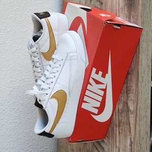 Nike Blazer Low LE
